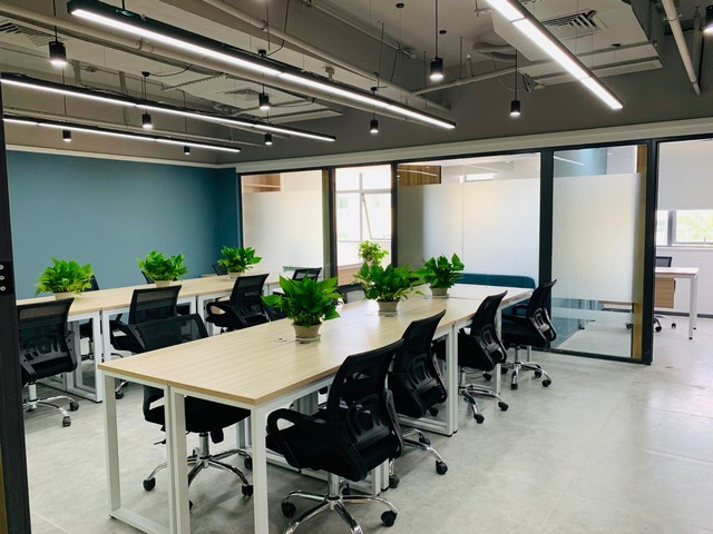 牵引车门玻璃多少钱一块