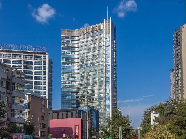 办公空间玻璃隔断